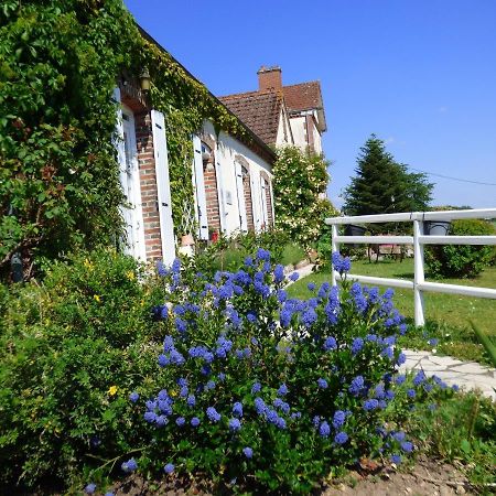 Chambres D'Hotes Les Muscaris Feins-en-Gatinais Exterior foto