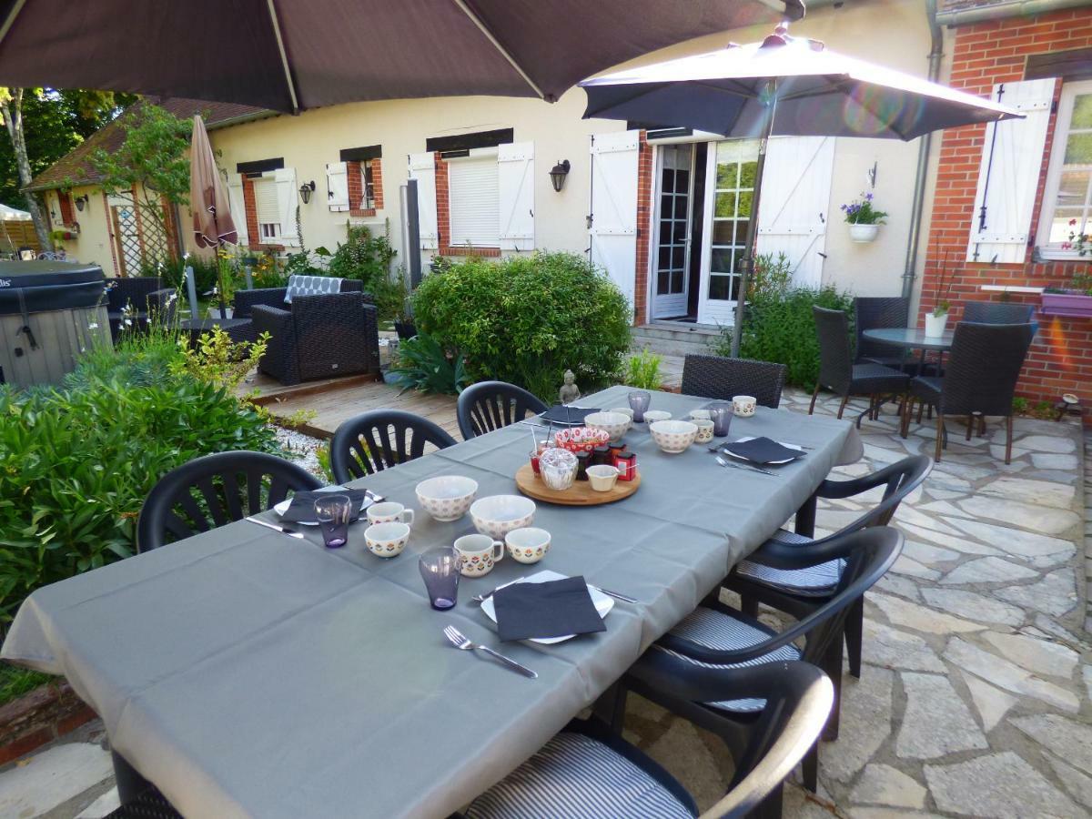 Chambres D'Hotes Les Muscaris Feins-en-Gatinais Exterior foto